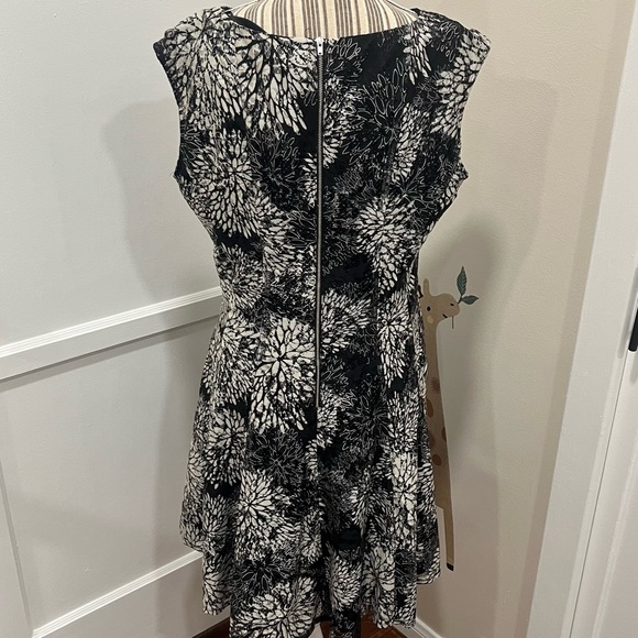 Women’s Black & Gray Floral Dress - Picture 3 of 4